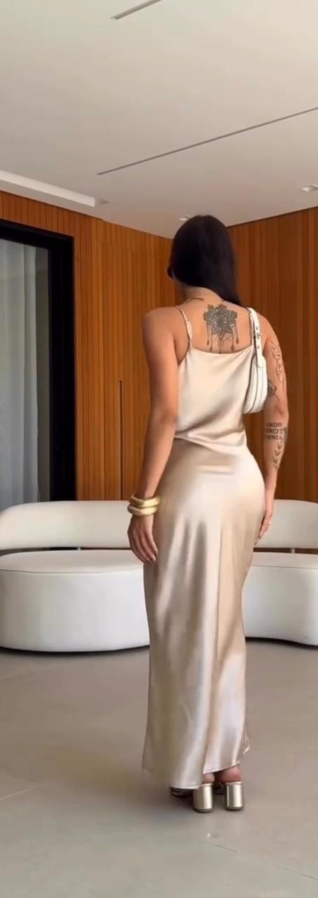 Vestido longo de baile de cetim 48