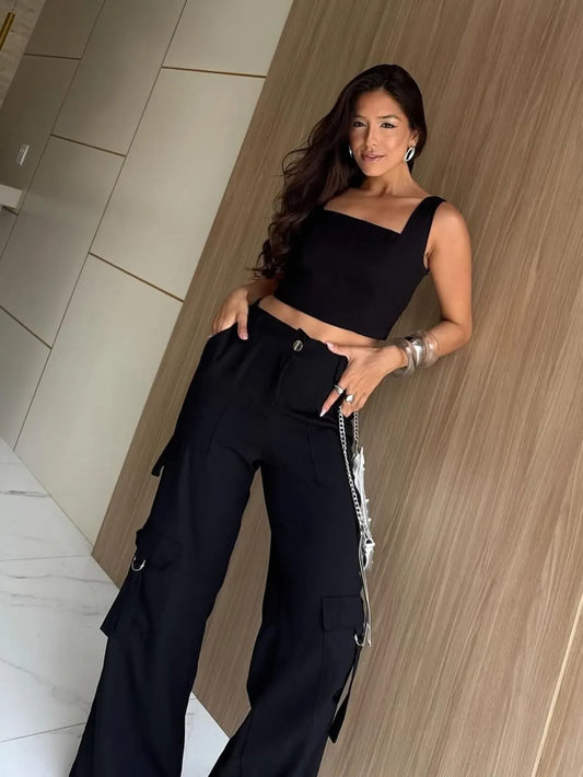 Conjunto feminino calça cargo e cropped de alça alfaiataria complemento 453