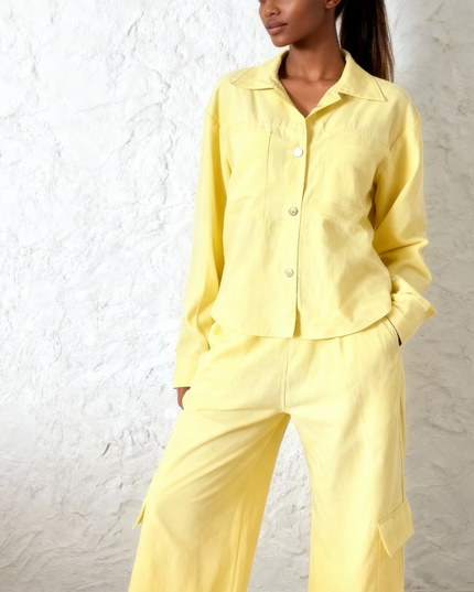 Conjunto de camisa leve plissada e calças com bolsos soltos para mulher 53