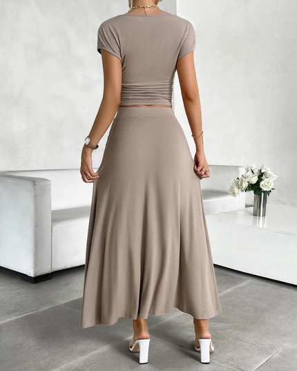 Conjunto feminino de duas peças com top cropped e saia longa 174