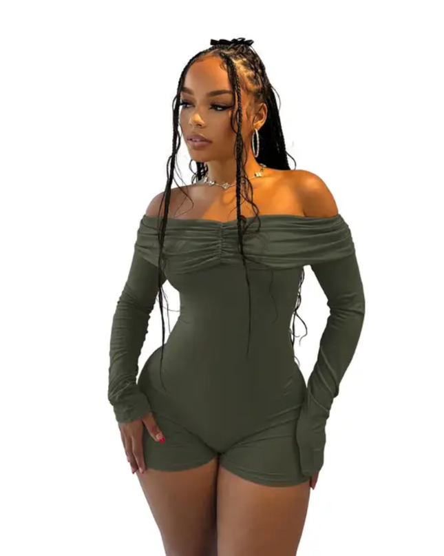 Macacão de manga longa com ombros caídos e pregas em cor sólida 495