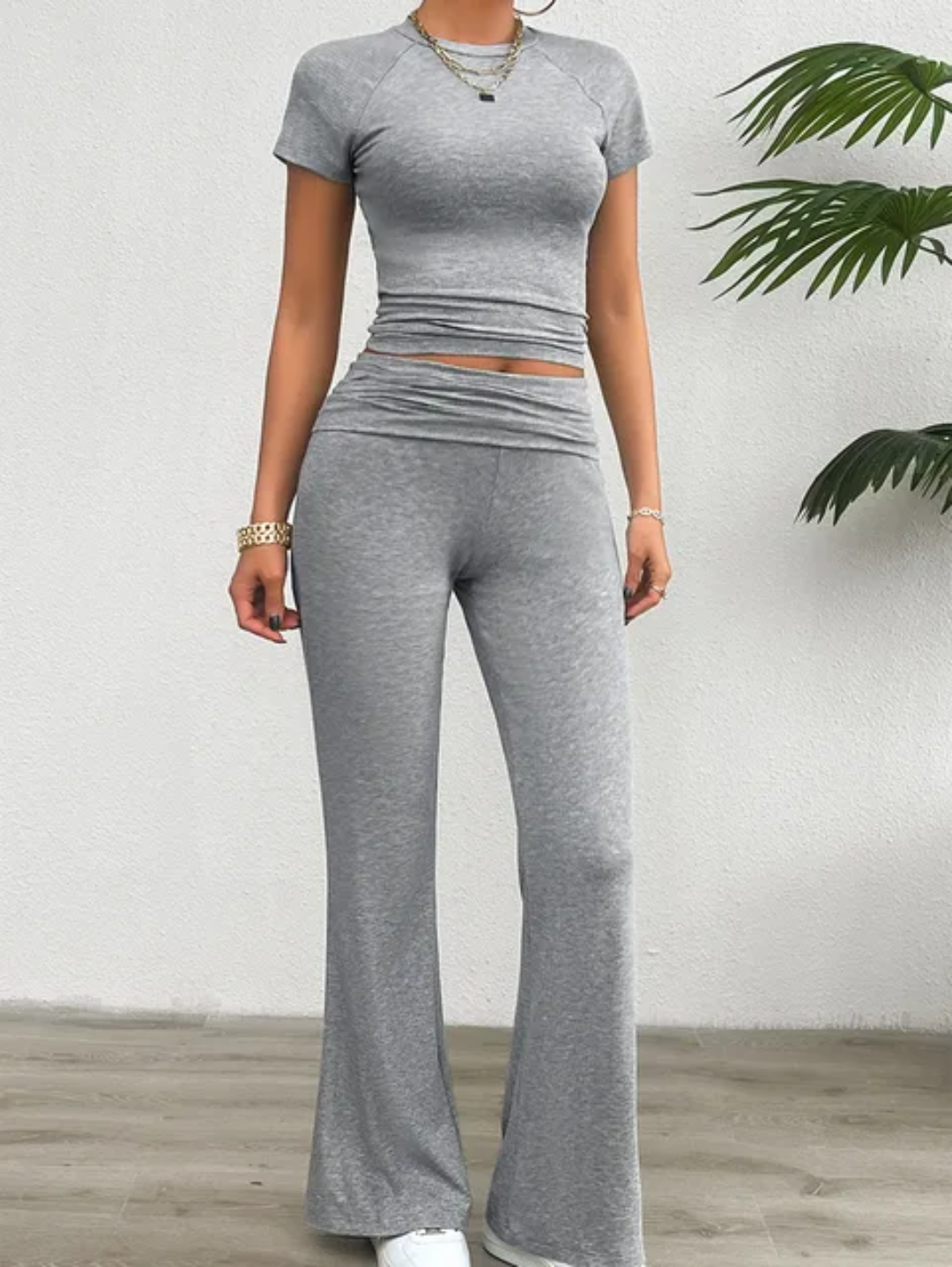 Conjunto de 2 peças Camisa T de Manga Curta Casual e Calça de Perna Dobrada na Cintura em para Mulheres 148