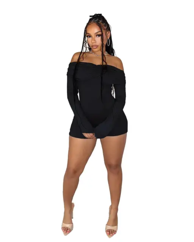 Macacão de manga longa com ombros caídos e pregas em cor sólida 495