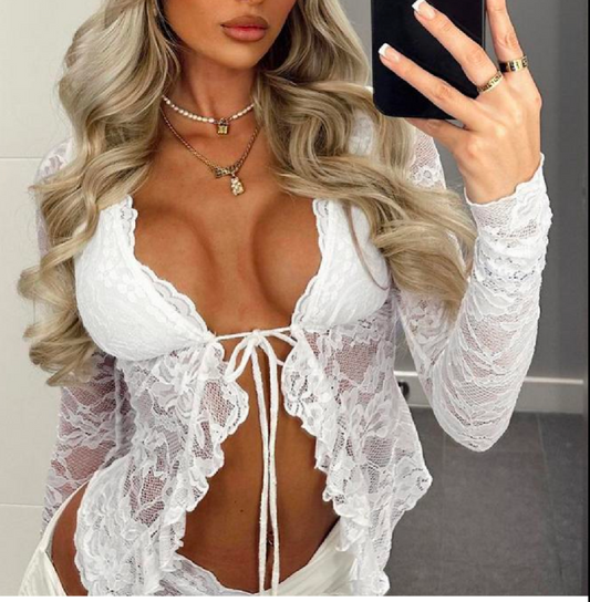 Blusa Romântica de Manga Longa Slim-Fit com Recorte Vazado em Renda 124