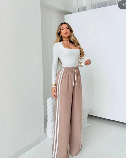 Calça pantalona track pants wid leg, listra lateral, elástico na cintura, bolso, tecido marrant 271