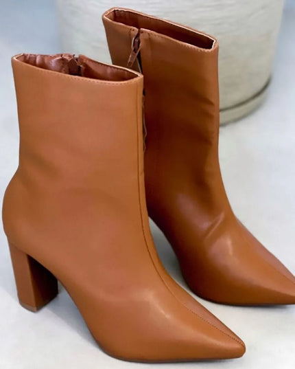 Botas curtas de couro liso 82