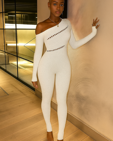 Macacão justo com miçangas e ombros descobertos 29